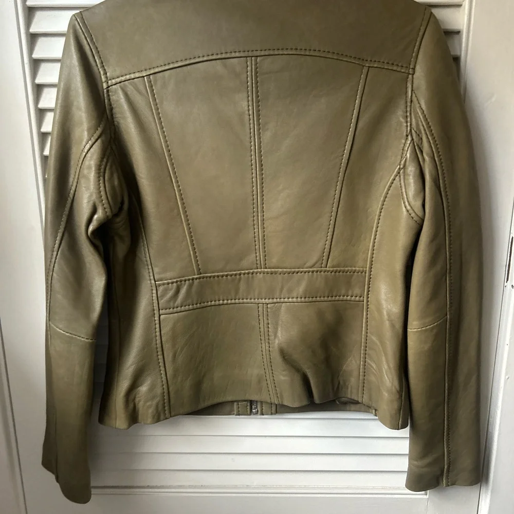 NWOT Michael Kors Med ladies green leather lined jacket.